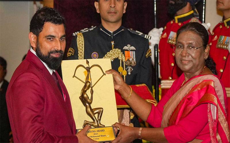 مایہ ناز بھارتی بولر محمد شامی کو کھیلوں کے سب سے بڑے ایوارڈ سے نواز دیا گیا