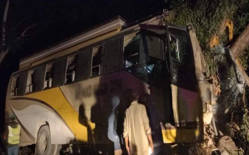 تربیلہ ڈیم کے پانچویں توسیعی منصوبے پر کام کرنے والےغیر ملکیوں کی گاڑی کو حادثہ، 35 زخمی