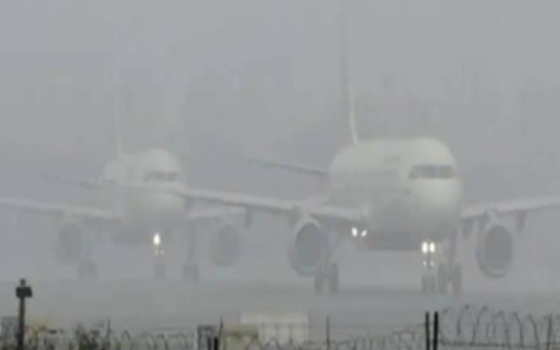 لاہور ایئرپورٹ پر دھند کے باعث پروازیں تاخیر کا شکار 