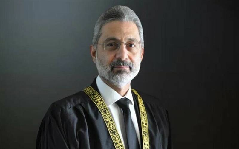 اگر آپکی مان لی جائے تو یہ الیکشن کمیشن کے اختیارات ختم کرنے والی بات ہو گی: چیف جسٹس