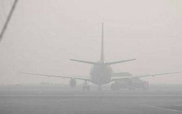 شدید دھند کے باعث لاہور ائیرپورٹ پر فلائٹ شیڈول متاثر