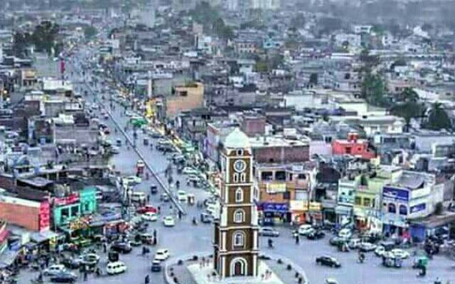 سیالکوٹ پاکستان کا زرمبادلہ کمانے والا دوسرا بڑا ضلع ہے، جو کھیلوں کے سامان، آلات جراحی بنانے اور اپنی مدد آپ کے تحت ائیر پورٹ ڈرائی پورٹ اور ائیر لائین بنانے کی وجہ سے دنیا بھر میں مشہور ہےلیکن اسکے باوجود شہر اقبال بنیادی مسائل کے لئے بھی پریشان ہے