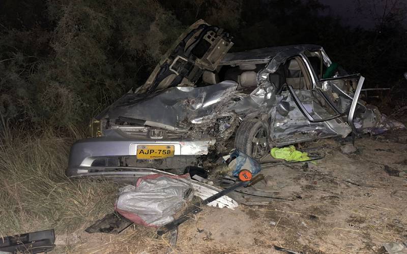 شکارپور: مسافر وین اور کار میں تصادم، 20 افراد شدید زخمی