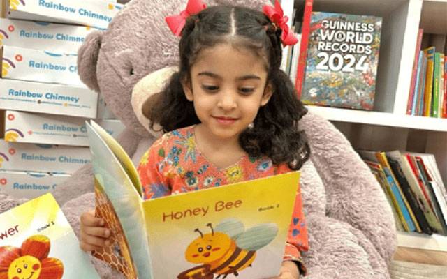 دنیا کی سب سے کم عمر مصنفہ ، 3 سالہ بچی نے تاریخ رقم کردی 