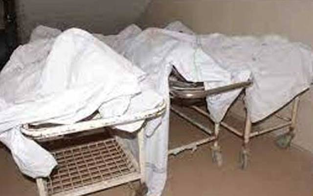 ساہیوال میں نامعلوم سفاک ملزموں نے 3 معصوم بچوں کے گلے کاٹنے کے بعد ماں کو بھی زہر دے دیا۔