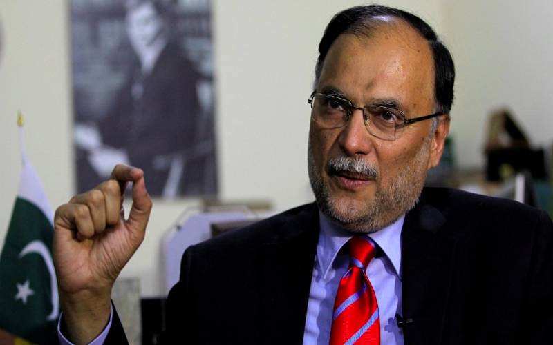 مخالفین کو ہراساں کرنے کا الزام، احسن اقبال کیخلاف لاہور ہائیکورٹ میں درخواست دائر