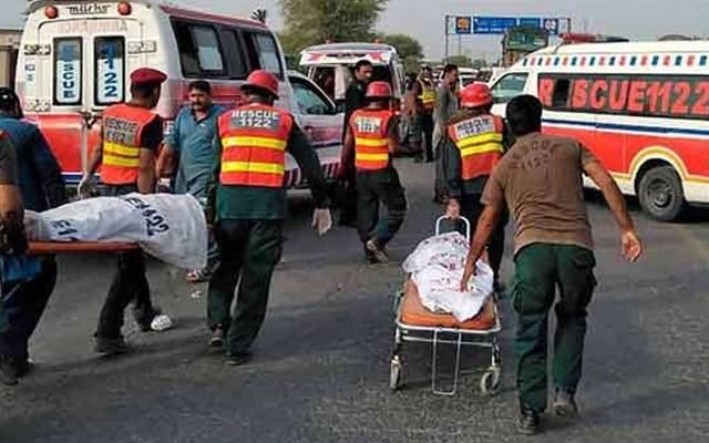 بھکر جھنگ روڈ پر مسافر وین اور ڈالہ میں خوفناک تصادم سے 2 افراد جاں بحق جبکہ متعدد افراد شدید زخمی ہوگئے ہیں۔ 