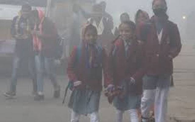شدید سردی کے باعث سکول کے طلبہ کے لیے یونیفارم کی پابندی میں چند دنوں کے لیے نرمی کی جا رہی ہے