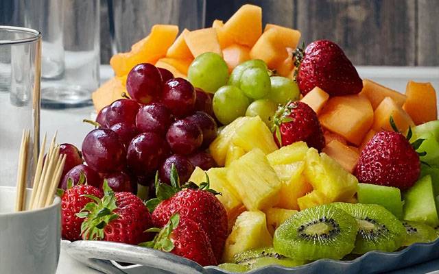 پھل کھانے کا بہترین وقت کونسا، کیا نہار منہ پھل کھا سکتے ہیں؟