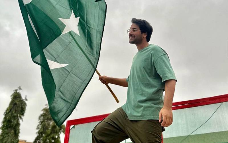 ’پاکستان کو ووٹ دو‘گلوکار عاصم اظہر نے قوم کو اپیل کردی 