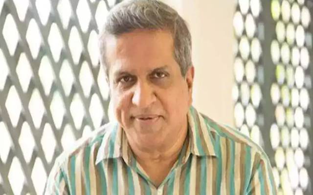 بالی وڈ فلم 'اسٹائل' کی ہیرو جوڑی چنٹو اور بنٹو کے پروفیسر کا کردار نبھانے والے معروف بھارتی اداکار درشن جاریوالہ نے خاتون صحافی کی جانب سے فراڈ کے الزامات کے بعد سینٹا آرگنائزیشن سے استعفیٰ دے دیا۔ 