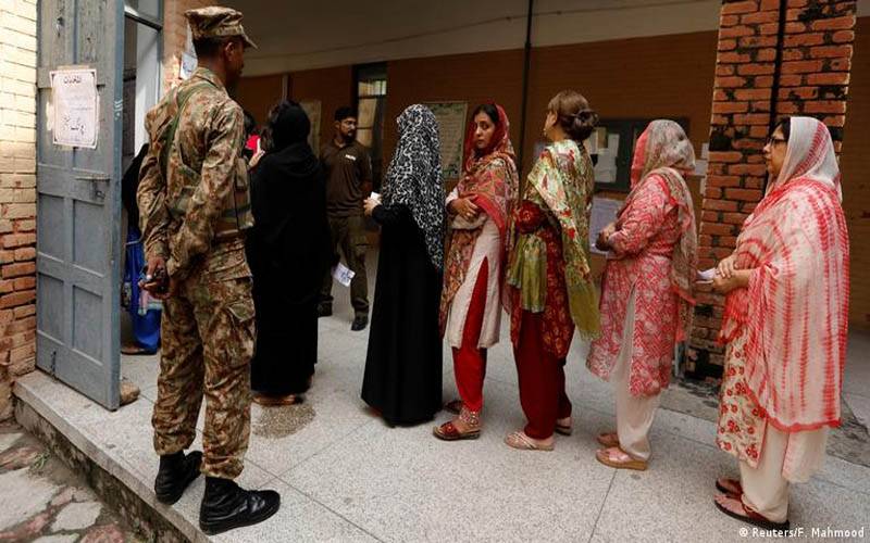 عام انتخابات 2024 ، مختلف حلقوں میں پولنگ کا عمل تاخیر کا شکار 
