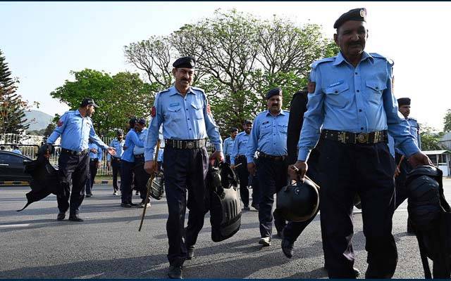 اسلام آباد میں دفعہ 144 نافذ ,اجتماع کیلئے راغب کرنے پر بھی گرفتاری ہو سکتی ہے، پولیس