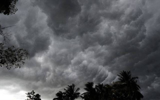 کراچی میں کالے بادلوں کا راج ، محکمہ موسمیات نے بارش کی نوید سنادی 
