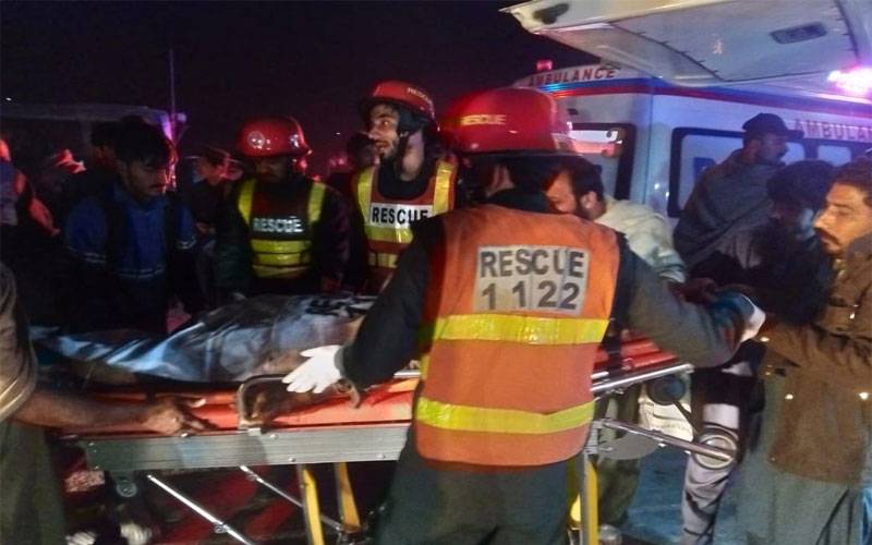 گجرات، مسافر بس ہوٹل میں گھسنے سے گیس پائپ لائن پھٹ گئی، 3 جاں بحق 12 زخمی