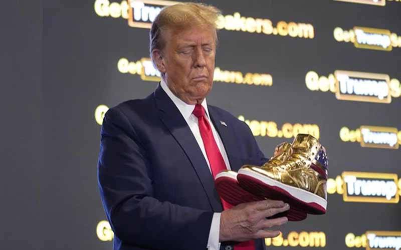 سابق امریکی صدر ڈونلڈ ٹرمپ کا جوتوں کا برانڈ متعارف