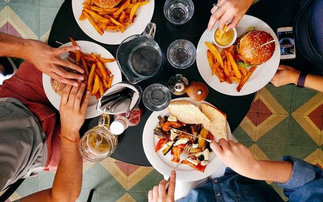 ایسی غذائیں جو ایک ساتھ کھانے سے خطرناک ثابت ہوسکتی ہیں؟