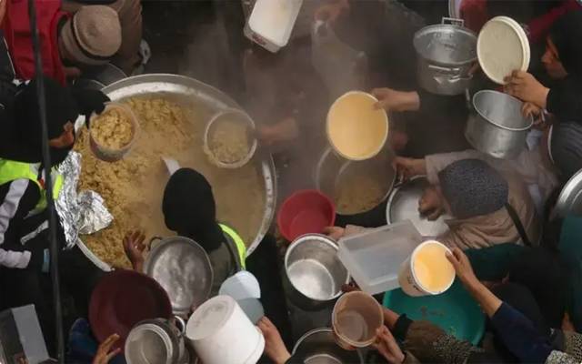 غزہ، باپ نے کمسن بچوں کو بچانے کیلئے گھوڑے کا گوشت کھلا دیا