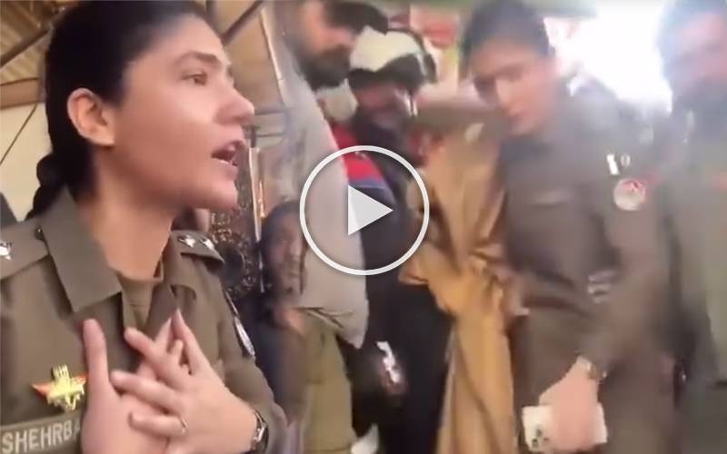 ویلڈن اے ایس پی شہربانو،اپنی جان خطرے میں ڈال کر پولیس آفیسر نے خاتون کو مشتعل ہجوم سے بچالیا