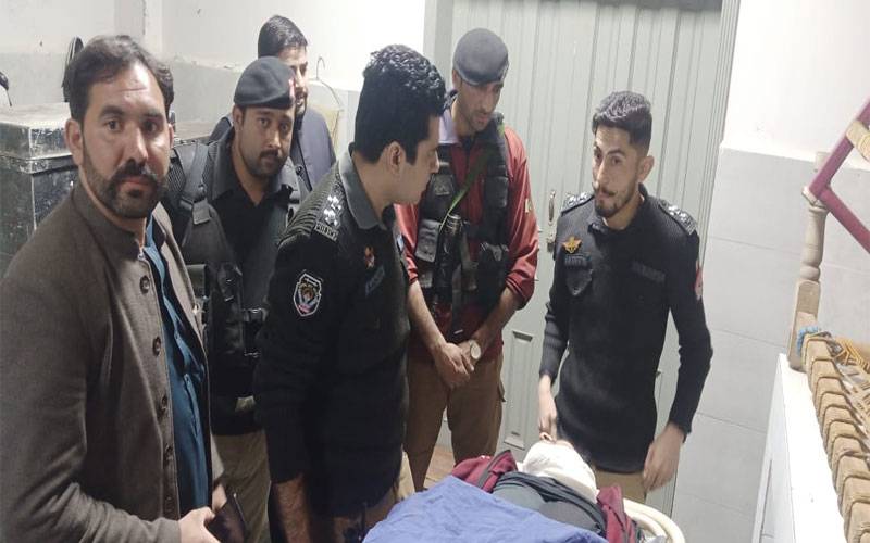 پشاور، پولیس کے روکنے پر مشکوک افراد کی فائرنگ سے کانسٹیبل شہید