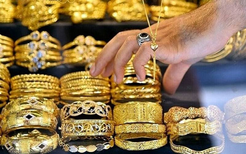 سونے کی فی تولہ قیمت میں 1100روپے کمی آگئی 