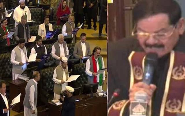 خیبرپختونخوا اسمبلی کے نو منتخب اراکین نے حلف اٹھا لیا۔