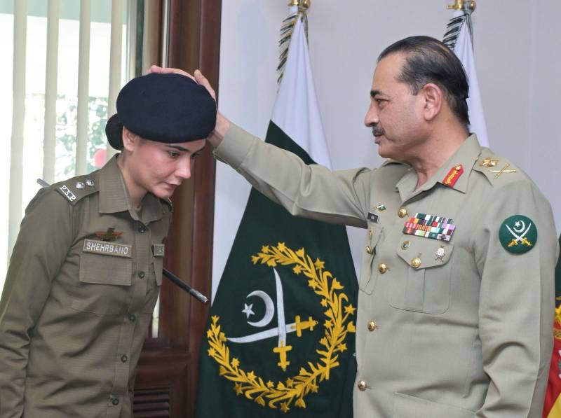آرمی چیف  سے اے ایس پی شہربانو نقوی کی ملاقات