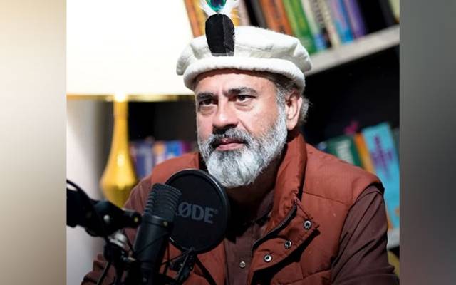 صحافی و اینکر پرسن عمران ریاض خان کو دہشت گردی کے مقدمے میں گرفتار کر لیا گیا۔ 