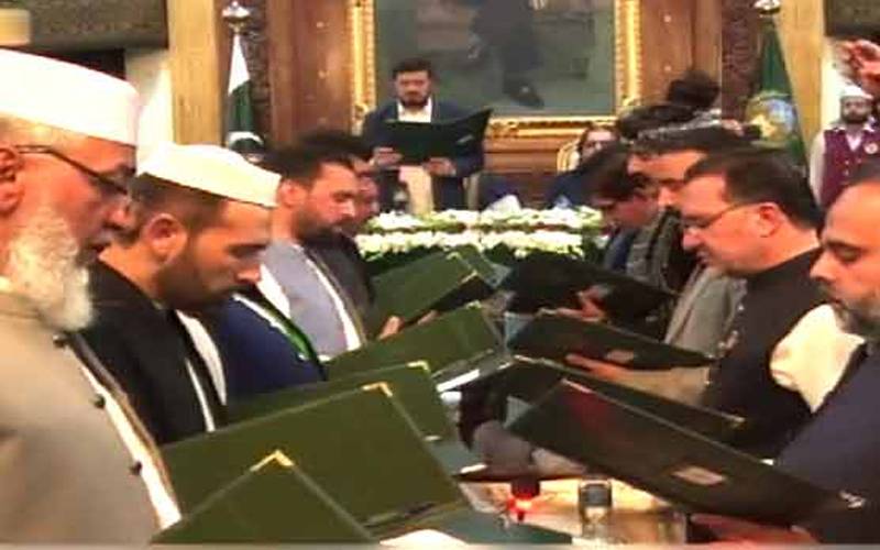 خیبرپختونخوا کی 15 رکنی کابینہ نے عہدوں کا حلف اٹھا لیا