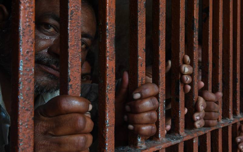 وفاقی حکومت کا بڑا ریلیف،قیدیوں کی سزاؤں میں 2سال تک معافی کا اعلان