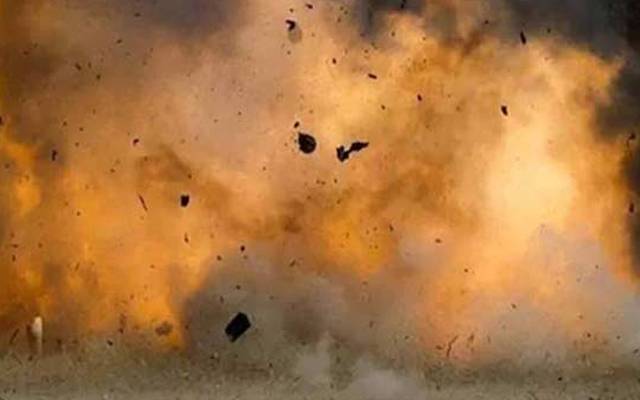 خیبرپختونخوا کے ضلع پشاور میں میں بورڈ بازار کے قریب موٹرسائیکل دھماکے کے نتیجے میں 2 افراد جاں بحق ہوگئے۔
