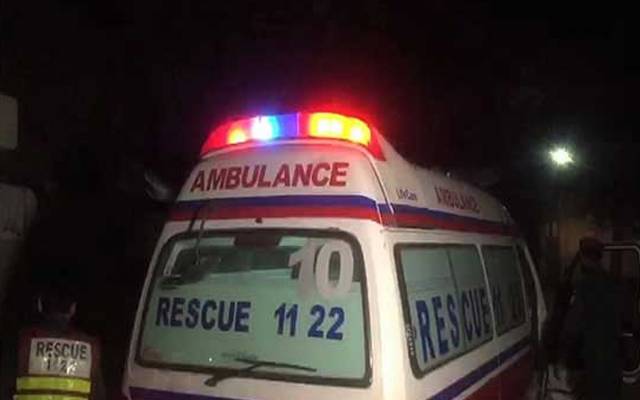 لاڑکانہ میں موئنجودڑو کے قریب ٹریکٹر ٹرالی کا موٹر سائیکل کو ٹکر مارنے کے نتیجے میں دو بچوں سمیت تین افراد جاں بحق ہوگئے