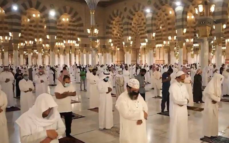 سعودی عرب، نمازیوں کو مسجد الحرام اور مسجد نبویؓ میں ماسک پہننے کا مشورہ
