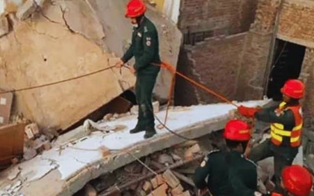  لٹن روڈ کے علاقے میں مکان کی چھت گرنے سے ملبے تلے دب کر 3 بچے جاں بحق ہوگئے۔
