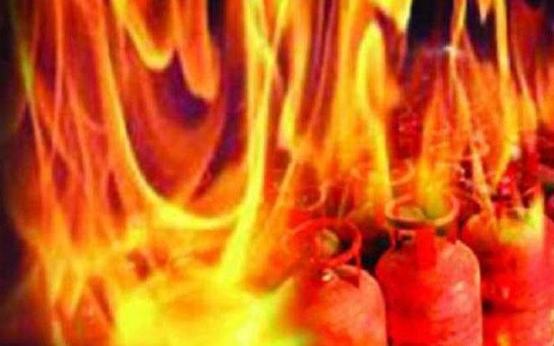 ملتان: امونیا گیس سلنڈر پھٹنے سے 4 افراد شدید زخمی 