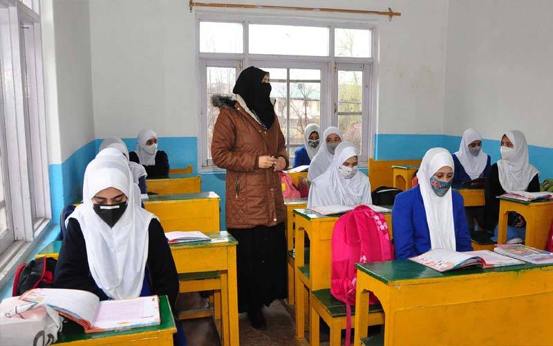 سندھ حکومت کا 15 ہزار سے زائد خالی اسامیوں پر اساتذہ بھرتی کرنے کا فیصلہ 