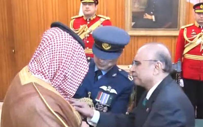 صدر مملکت نے سعودی وزیر دفاع کو نشان پاکستان کے اعزاز سے نوازا