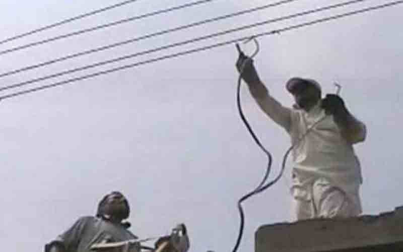 بجلی چور اقتصادی دہشتگرد ، وفاقی وزیر برائے توانائی سردار اویس احمد کی ڈسکوز کو ملازمین کیخلاف کارروائی کی ہدایت 