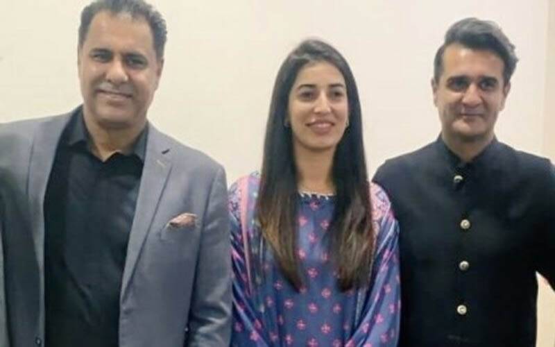 پاکستان کرکٹ ٹیم کی آل راؤنڈر عالیہ ریاض کی وقار یونس کے بھائی سے منگنی