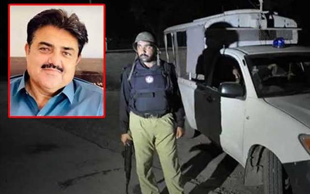 خیبرپختونخوا کے علاقے لکی مروت میں نامعلوم افراد کی فائرنگ سے ڈی ایس پی گل محمد خان شہید ہوگئے۔ حملے میں ڈی ایس پی کے گن بھی شہید جبکہ پولیس اہلکار زخمی ہوگیا۔