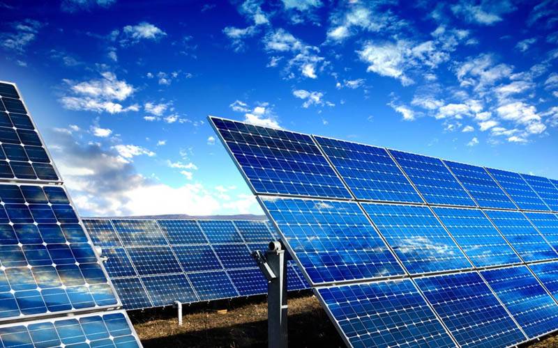 سولر پینلز کی قیمتیں تاریخ کی کم ترین سطح پر آگئیں