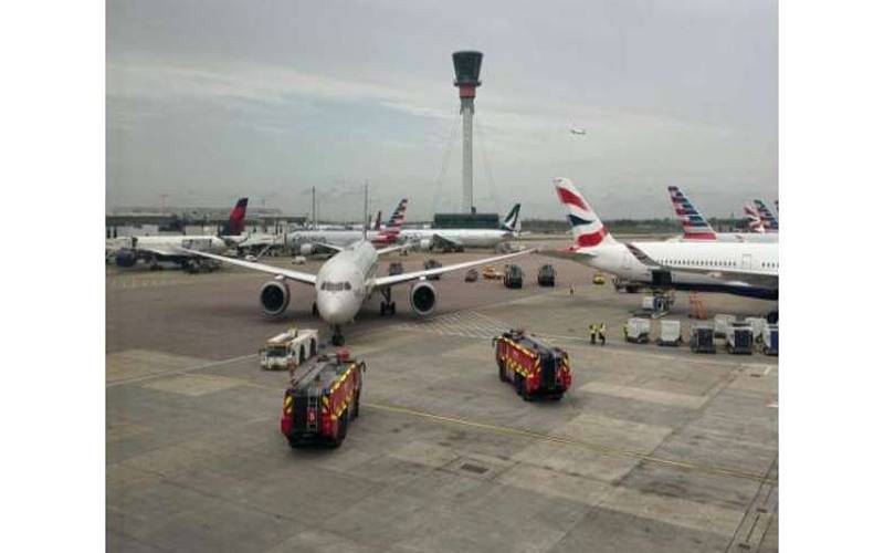 لندن ، ہیتھرو ایئرپورٹ پر دو طیارے ٹکرا گئے