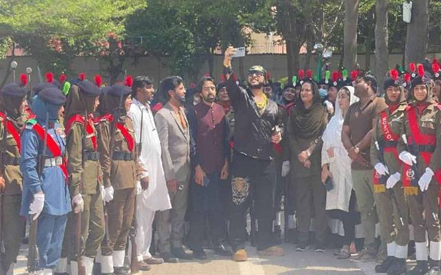 متعدد مقدمات میں ملوث ٹک ٹاکر پولیس ٹریننگ کالج میں بطورمہمان خصوصی مدعو 