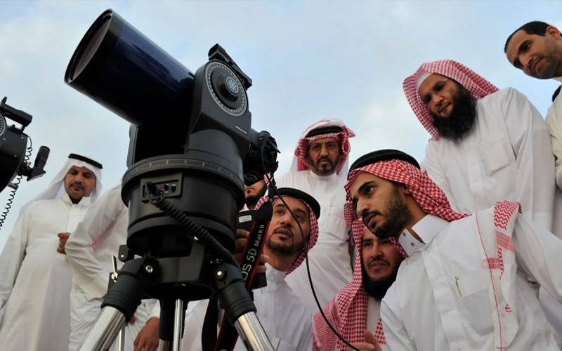 سعودی عرب میں عید کا چاند دیکھنے کیلئے رویت ہلال کمیٹی کا اجلاس 
