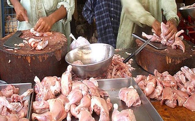   مہنگائی سے پریشان عوام کیلئے بُری خبر،  مرغی کے گوشت کی قیمت میں 95 روپے فی کلو کا اضافہ ہوگیا۔