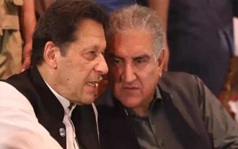 عمران خان نے جیل میں شاہ محمود قریشی کو گلے لگا کر عید کی مبارک باد دی 