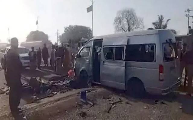 کراچی میں غیر ملکیوں کی گاڑی پرخودکش دھماکہ، 2 دہشتگرد ہلاک، سکیورٹی گارڈ شہید