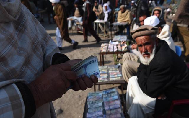 افغانستان میں بےروزگاری سنگین حد تک بڑھ چکی ہے، 2021 میں افغانستان پر طالبان کے قبضے کے بعد سے ملک شدید مشکل حالات سے دوچار ہے۔