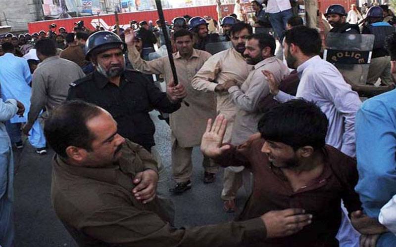 این اے119 کے پولنگ سٹیشن میں جھگڑا، پی ٹی آئی کارکن گرفتار 