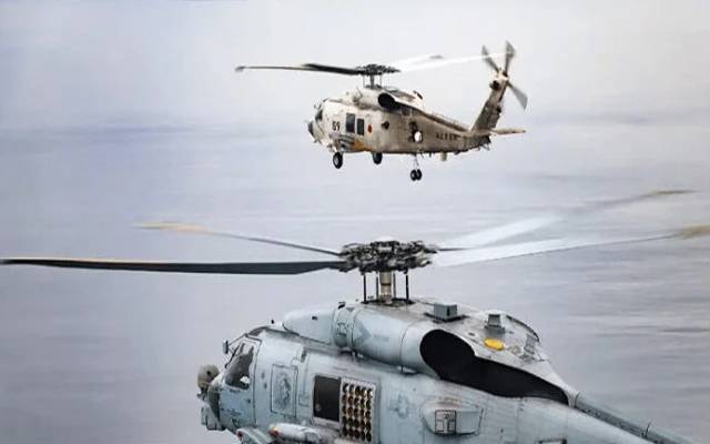 جاپان میں دو فوجی ہیلی کاپٹر سمندر میں گر کر تباہ ہوگئے۔ حادثے میں ایک شخص ہلاک جبکہ 7 اہلکار لاپتہ ہوگئے۔